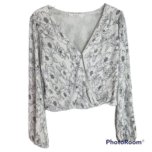 ASTR The Label Pleated Surplice Long Sleeve Top - Picture 1 of 6